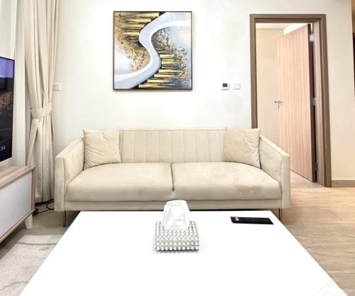 Tranquil 1BR Escape with Pool View in Meydan