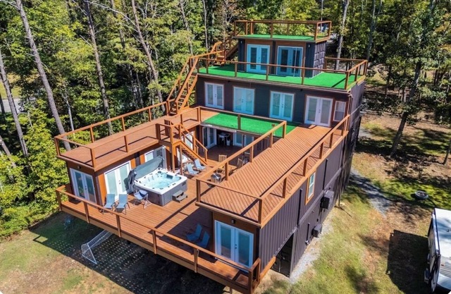 Tranquil 3-bedroom 3.5 Bath Tree house in Lookout Mountain plus cottage