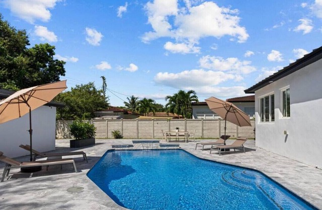 Tranquil 3 BR Oasis in El Portal with Pool and BBQ