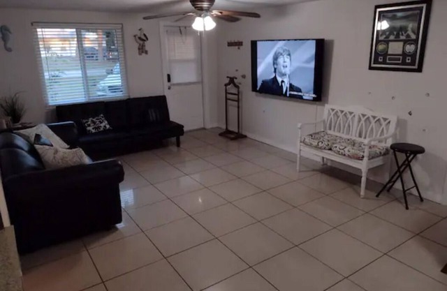 Tranquil and close to Englewood beach