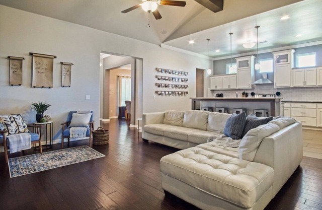 Tranquil Backyard, Clean Open-Concept, Fresh Decor, Great Location, Nice Kitchen