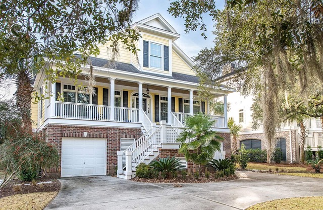 Tranquil Beach House Conveniently Located Near the Ocean Beach Retreat