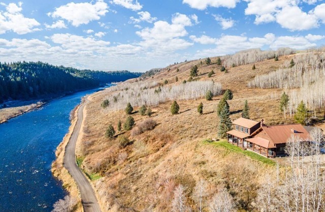 Tranquil cabin on Warm River, AshtonnBoat ramp access-fly fishing haven.
