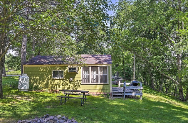 Tranquil Cabin w/ Fire Pit - Fisherman's Paradise!