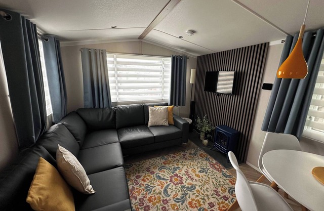 Tranquil Caravan Retreat by the Seaside, PortSeton