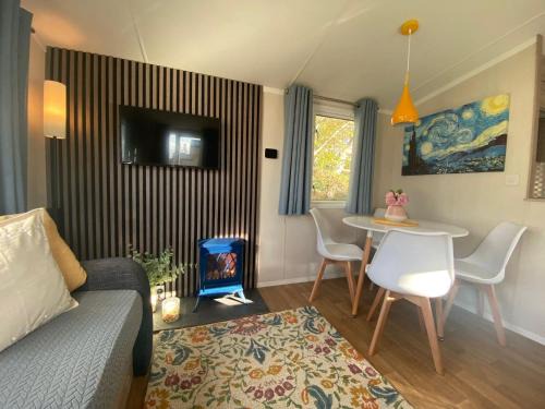 Tranquil Caravan Retreat by the Seaside PortSeton
