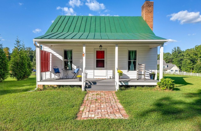 Tranquil Cottage in Virginia Countryside w/Pond!