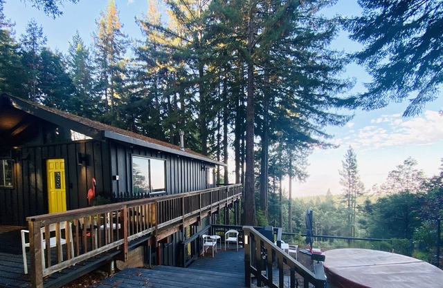 Tranquil Designer Forest Retreat- hot tub, dog friendly, ocean view, 4bd/ 1ba