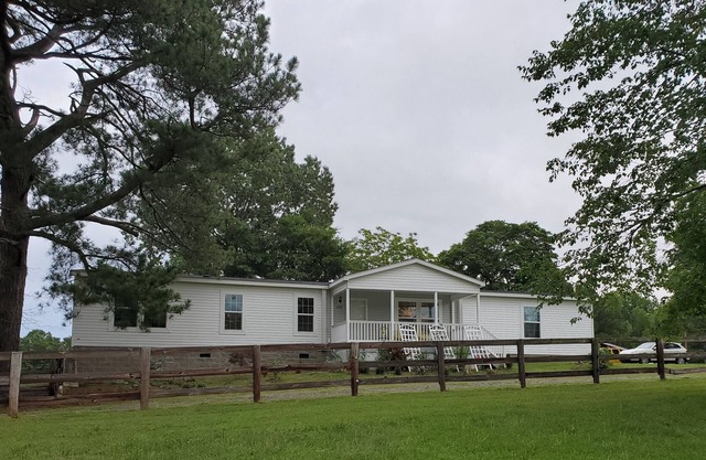 Tranquil Farmhouse near Lake Jordan