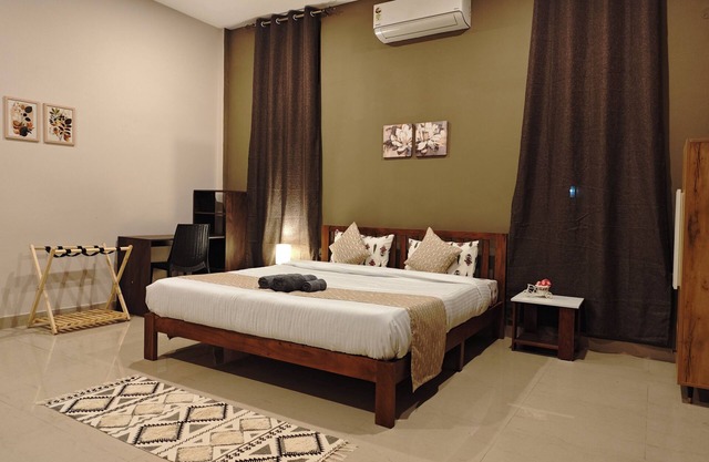 Tranquil Greenery Meets Urban Convenience