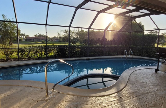 Tranquil Home with Private Pool with Golf Course view in Lely Area