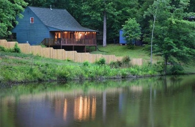 Tranquil Lake Life Getaway @ Lake Tillery - Pet Friendly! Lake Community