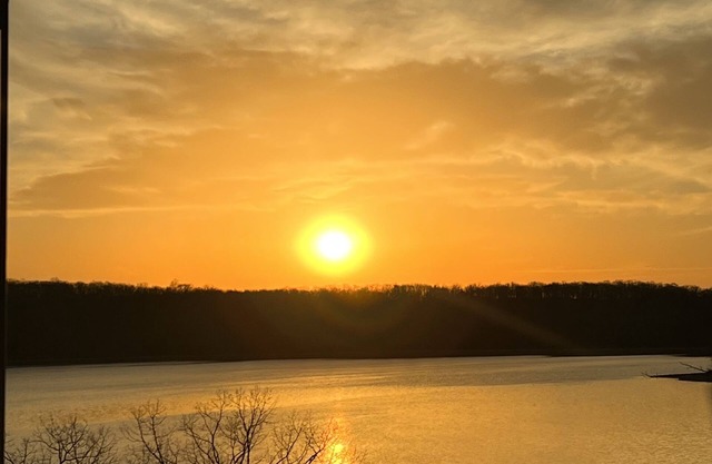 Tranquil Lakefront 3 bedroom 5 bed 3 bath condo in Lake of the Ozarks State Park