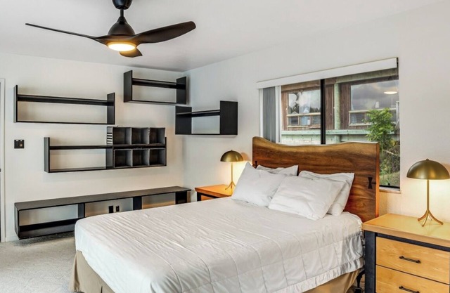 Tranquil Poolside Living: Two Bedrooms and 1 Bath Retreat in Scenic Kaneohe Bay