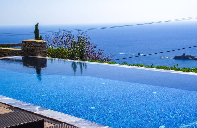 Tranquil, Relaxing Luxury Art Villa with private infinity pool & marvelous views