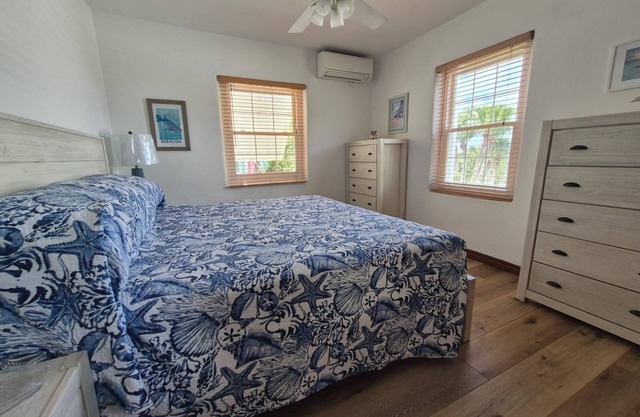 Tranquil, Roomy Getaway - Close to City of Hamilton