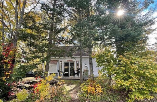 Tranquil Waterfront Cottage on Private Pond