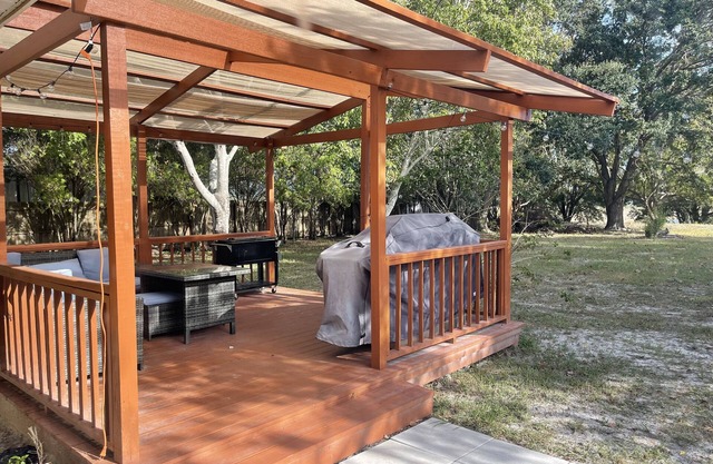 Tranquility on a Lake House- 3 miles from Weeki Wachee River