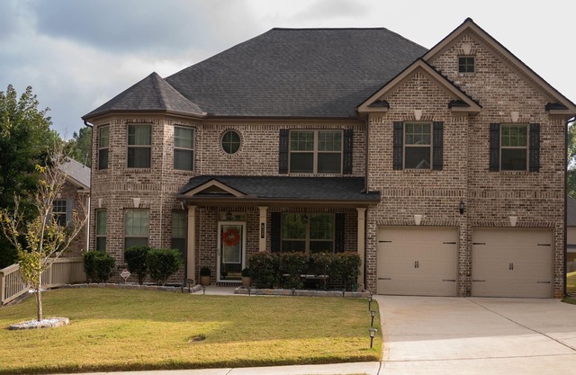 Tranquility with comfort in mind. W Fire-pit & pool table. Proximity to airport