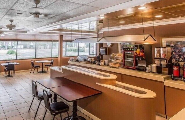 Travelers Inn Douglas By OYO US-441