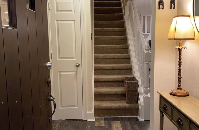 Traveling professionals. Well-appointed, fully furnished 2-bedroom home.