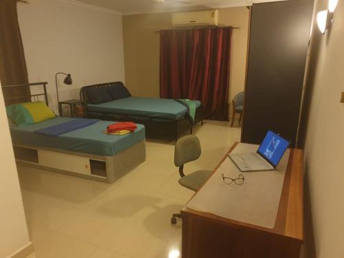 Travellers Ensuites, La Beach Hub