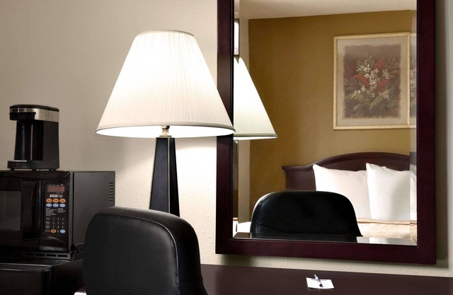 Travelodge by Wyndham La Porte/Michigan City Area