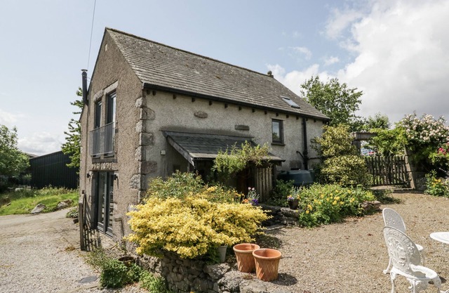 TREACLE, family friendly, character holiday cottage in Carnforth