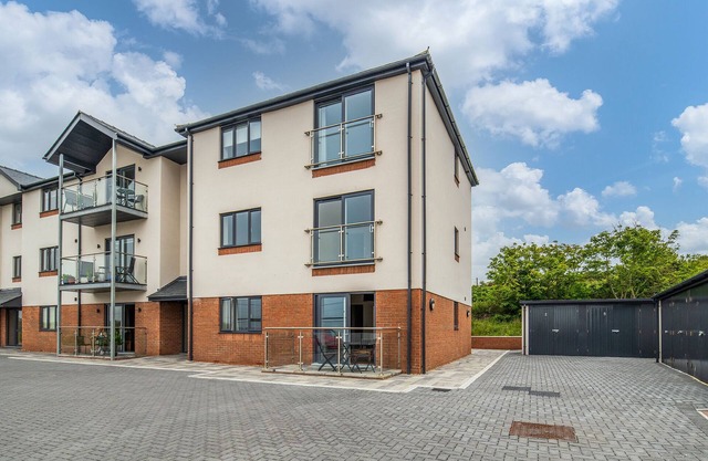 Trearddur bay - Ground floor new build apartment blue flag beach 3 mins