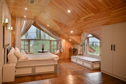 Tree of Life Lakeside Cottage, Srinagar