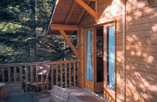 Treehouse 'Cabane Au Milieu De La Foret' with Balcony