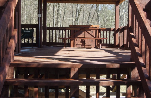 Treehouse-Camping Cabin - Pet friendly - No Smoking on property