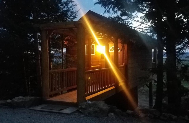 "Treehouse" Cozy Retreat for 2 Near Yellowstone!