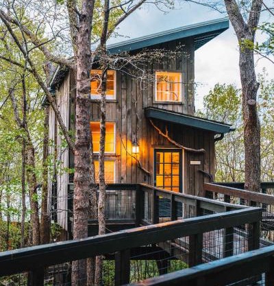 Treetop Hideaways: Dogwood Treehouse in Chattanooga