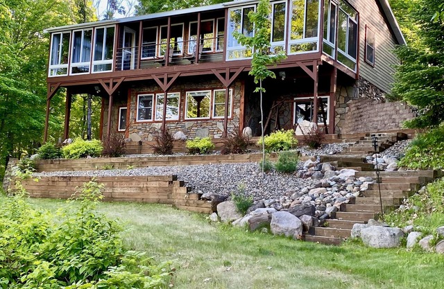 Treetop Lake House on Private Wooded Acreage on the Lovely Lake Mary