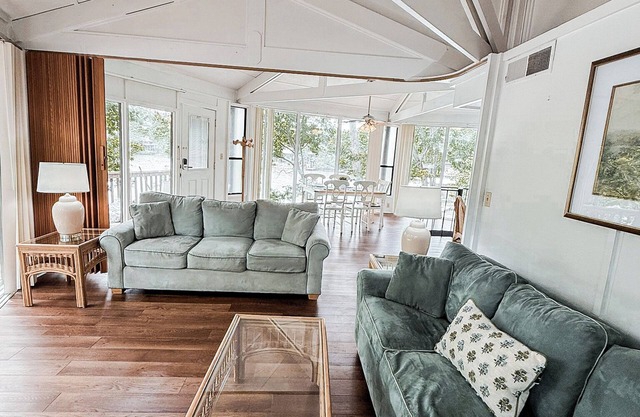 Treetop Village18-2Bed/2Bath/Pools/Dock/Pickleball/Fitness Center-6-8PP-Four Seasons Area