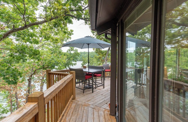 Treetop Village #15, Outdoor Pool steps away, Sleeps 8, Pet-friendly, 13 MM
