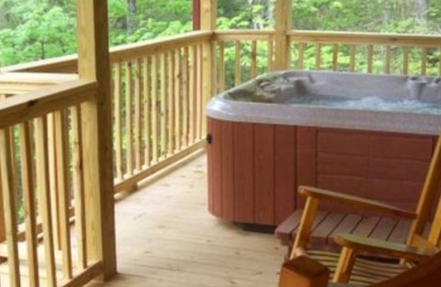Treetops Cabin-Peaceful 1BR 20-Acre Rural Retreat-HotTub-WiFi-Near Asheville