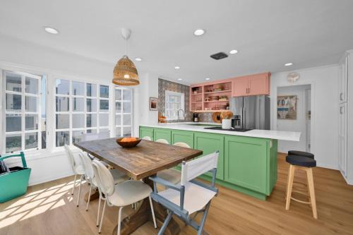 Trendy 3 Bedroom Home with Parking Steps to Beach