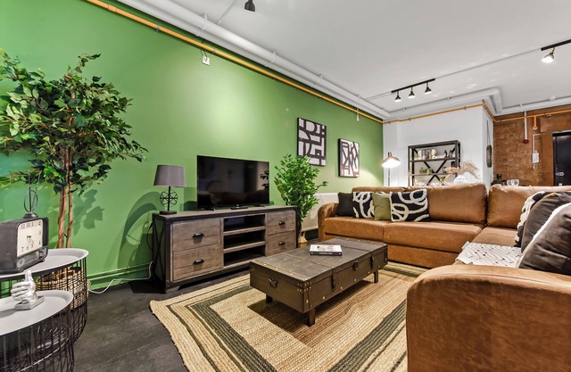 Trendy, Arty, 3BR in Heart of Hipster Hackney!