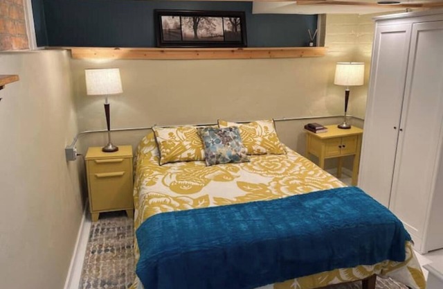 Trendy Craftsman’s Studio! Firepit- laundry