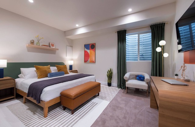 Trendy Tennyson Flat