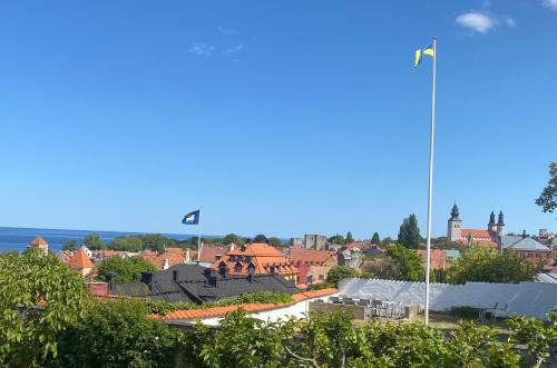 Trerummare med havsutsikt i Visby innerstad