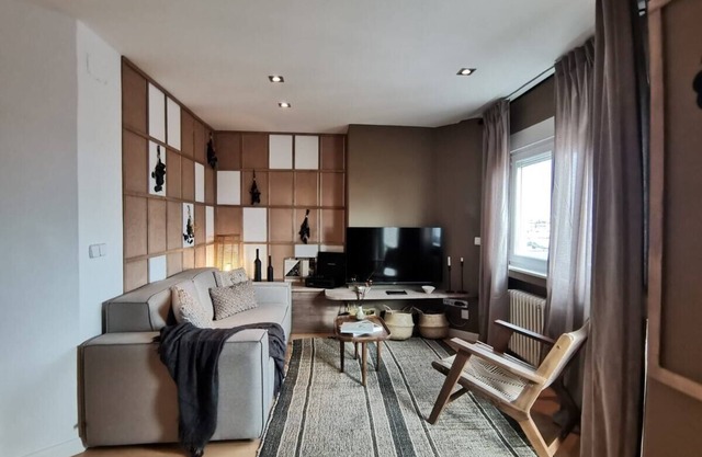 Triana - 1 bedroom apartment in Trafalgar