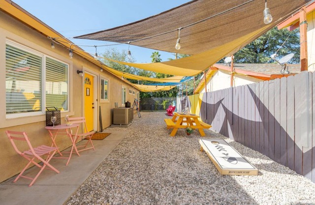 Tribune at Redlands, Arcade Hands