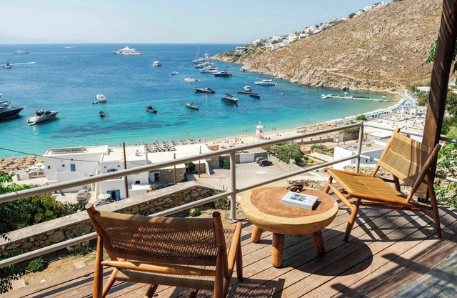 Trinitas Mare - Psarou Beachfront House w Sea View