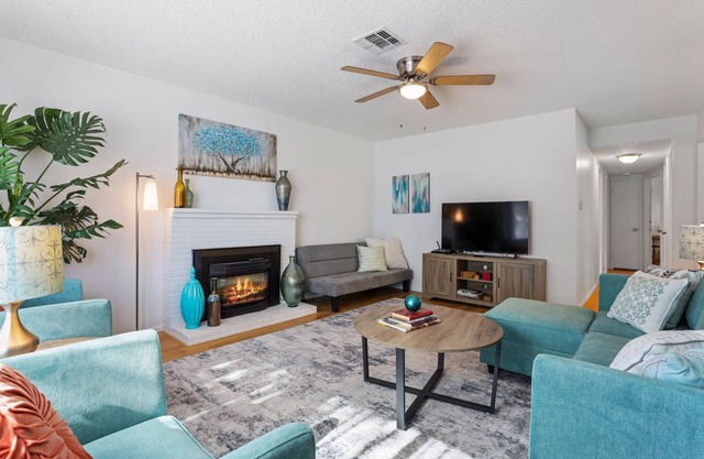 Trinity Escape, Entire home, 3 bedroom, 2 bath near Lodi Lake