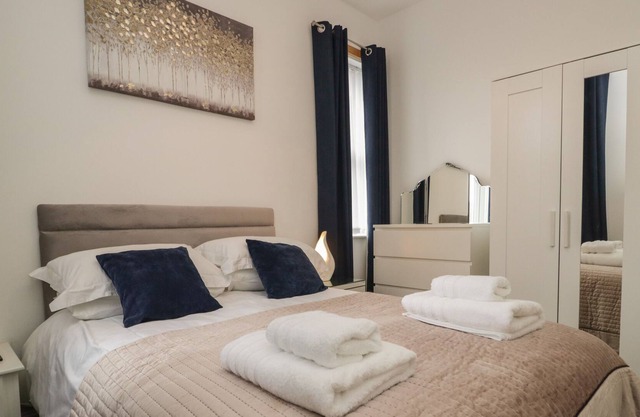 TRINITY HOUSE HOLIDAY APARTMENTS - TRINITY FOUR in Millom, Cumbria