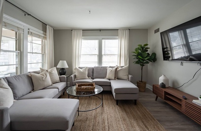 Triple Crown Suite - Center of Louisville