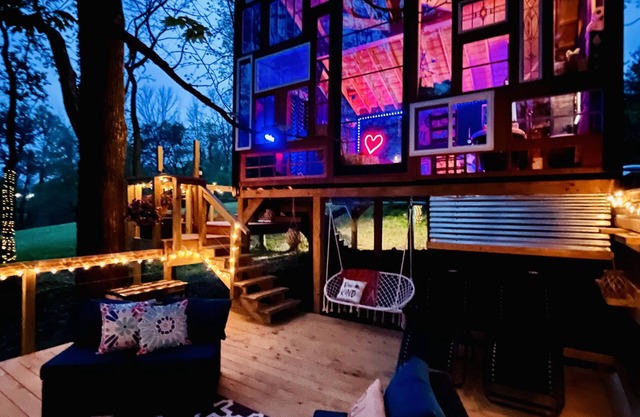 Trolley and The Treehouse #hiking #love #friendcation